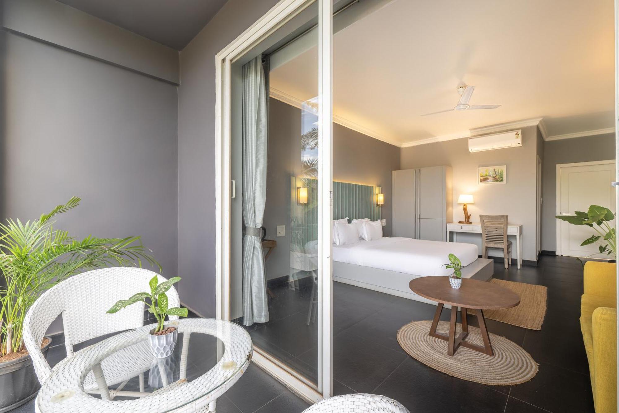 Echor Samara Morjim Goa Sea View Restro Hotel Ngoại thất bức ảnh