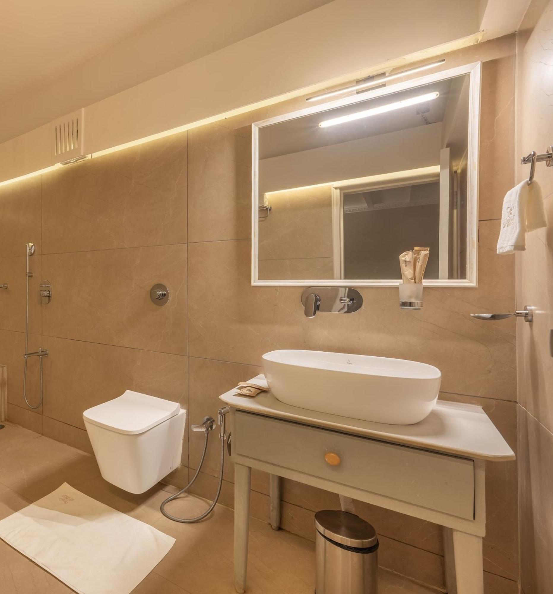 Echor Samara Morjim Goa Sea View Restro Hotel Ngoại thất bức ảnh