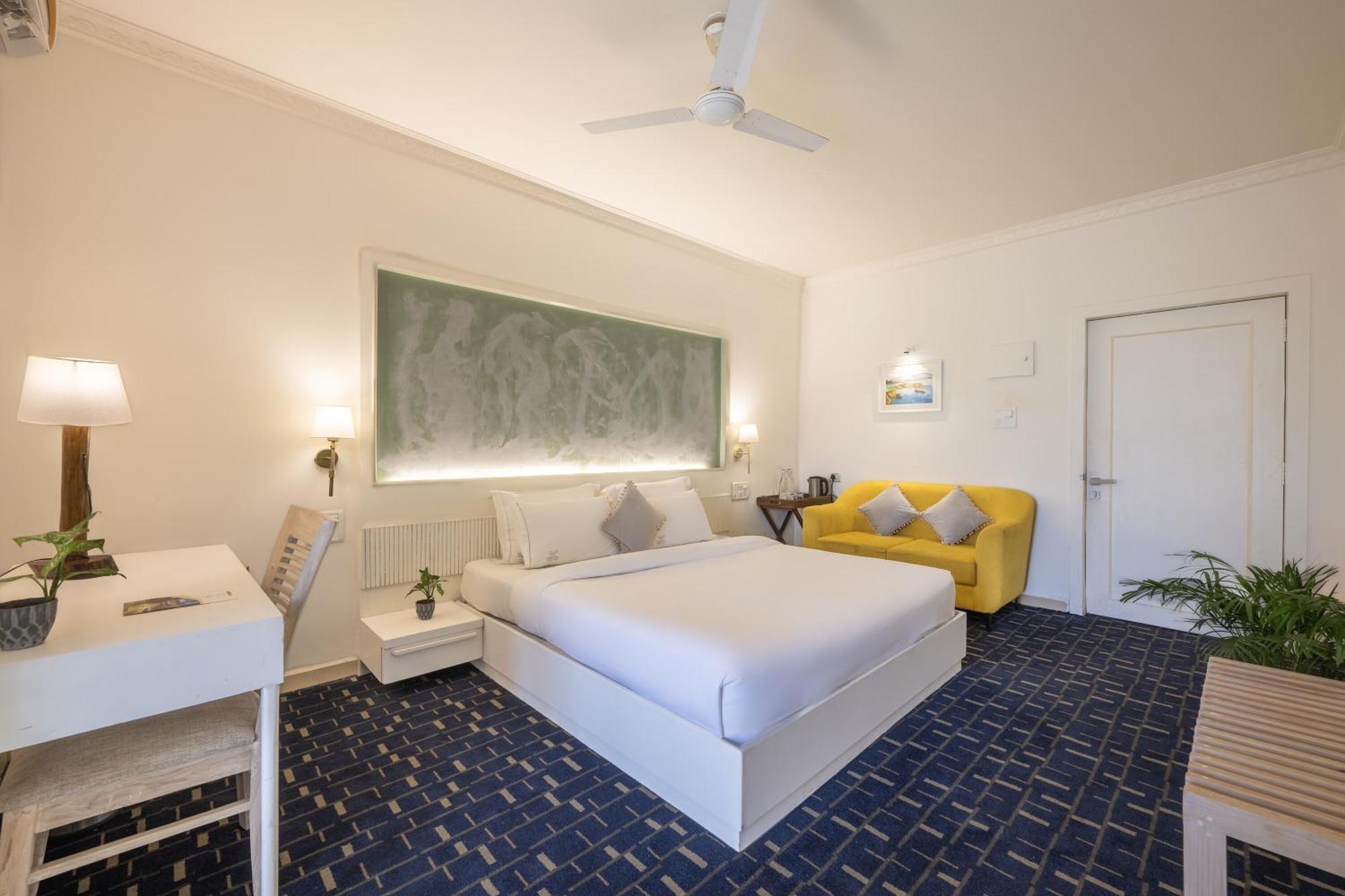 Echor Samara Morjim Goa Sea View Restro Hotel Ngoại thất bức ảnh