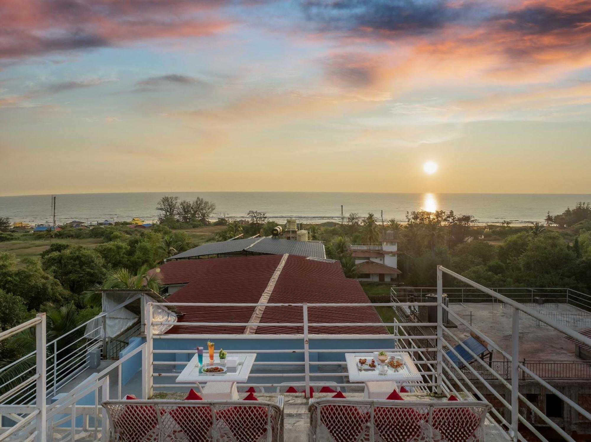 Echor Samara Morjim Goa Sea View Restro Hotel Ngoại thất bức ảnh